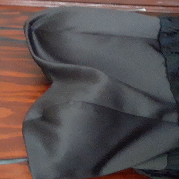 maxandcleo sz 2 satin bodice with rosettes on waist all the down stunning - Picture 2 of 9